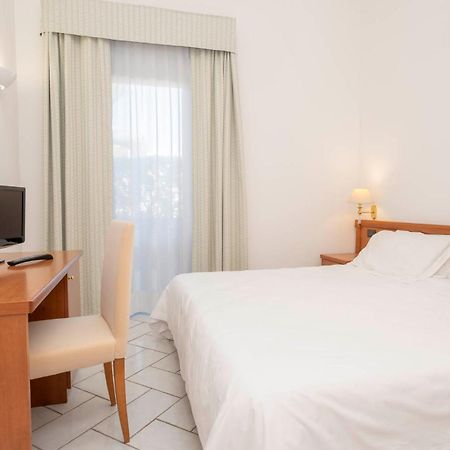 Hotel Del Sole Santa Marinella Oda fotoğraf