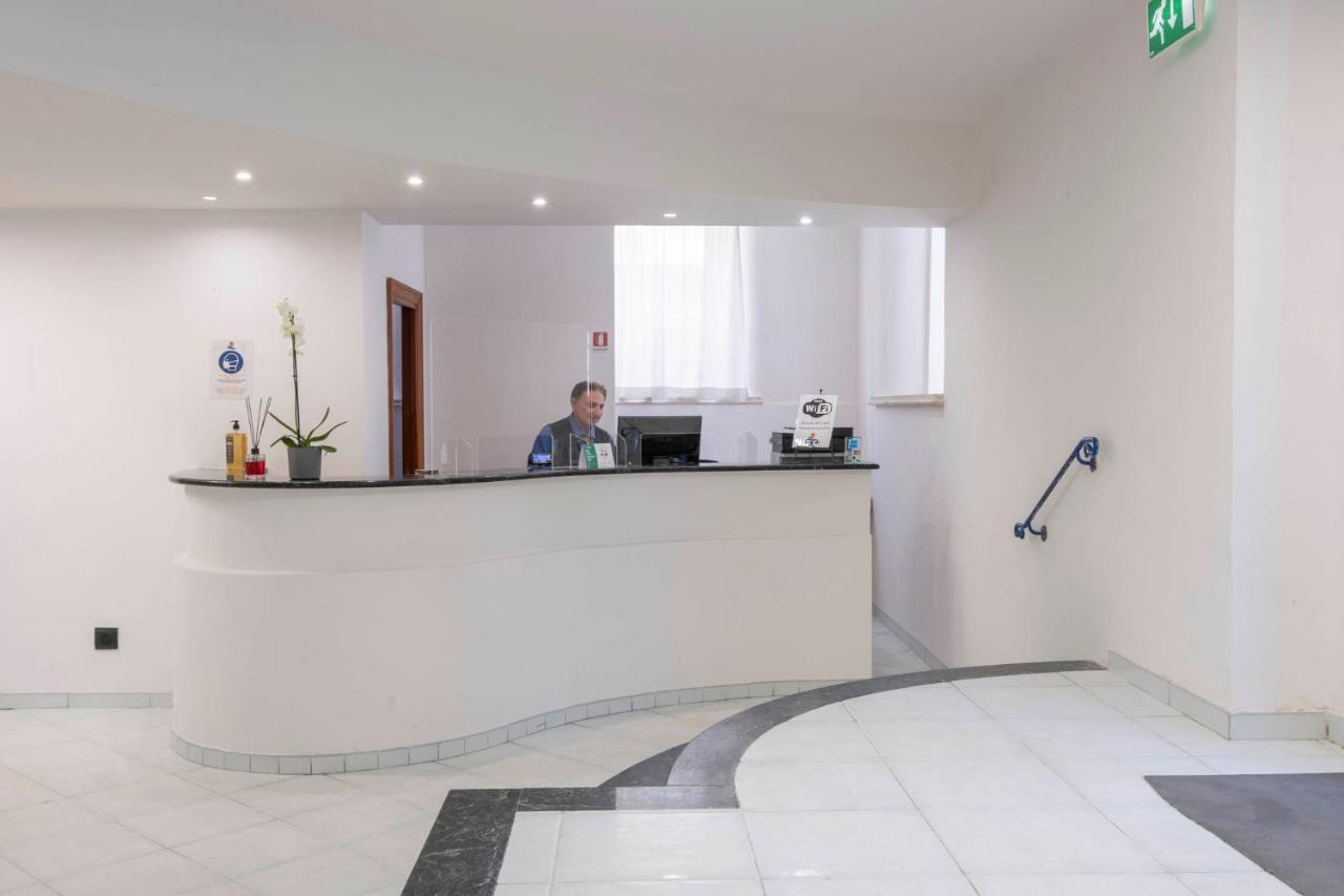 Hotel Del Sole Santa Marinella Dış mekan fotoğraf